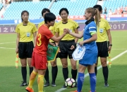 精准对决！女足比赛现场铺成红毯