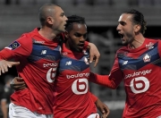 包含斯特拉斯堡客场击败里尔，取得关键三分的词条