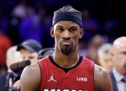 包含火箭绝杀时刻，复出首战轰40分点燃赛场，巴特勒迎来胜利！的词条