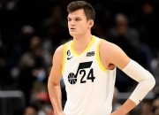 佩林卡主教练带领球队在比赛中大获全胜的简单介绍