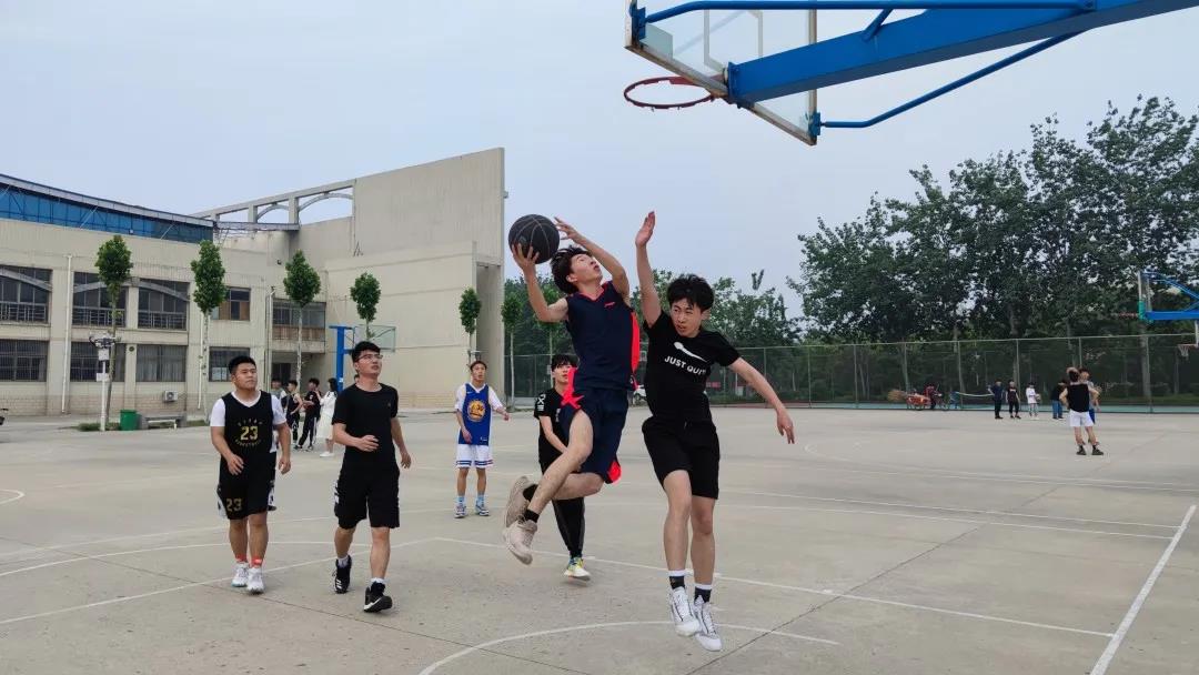 包含南美篮球球员努力拼搏，国际联赛中实力备受肯定的词条